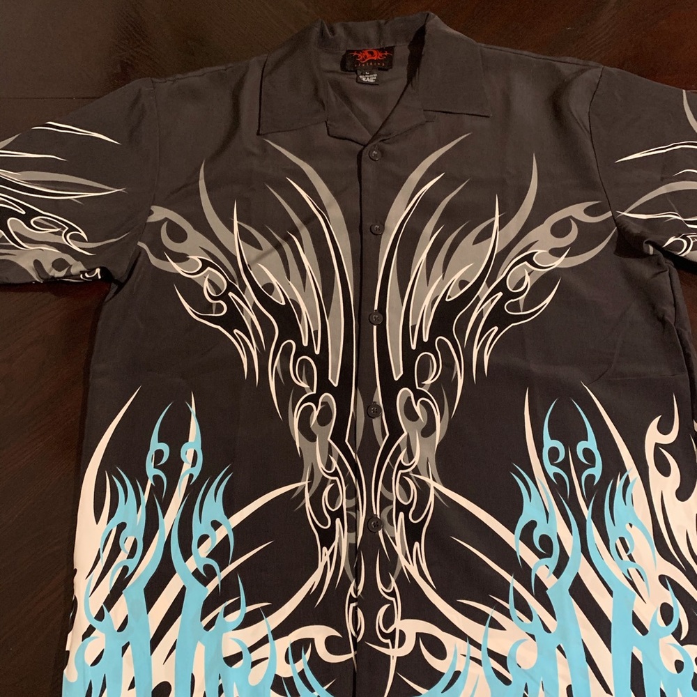Short sleeve button down tribal size L